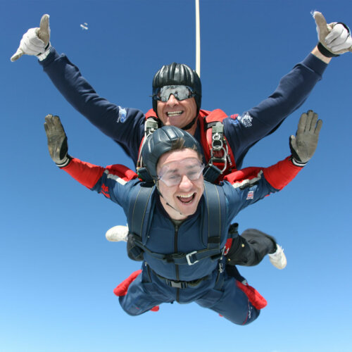 Skydive - Image of two people skydiving