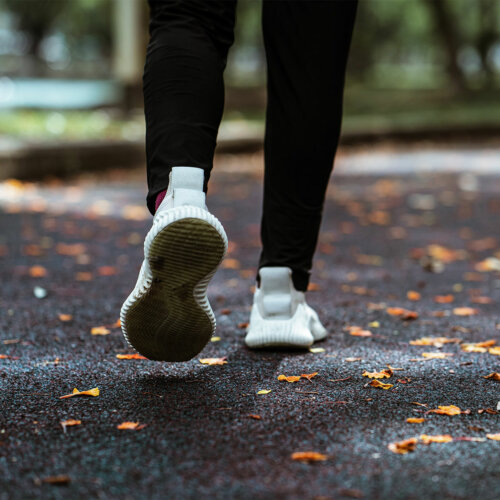 Virtual-New-year-challenge - Image of feet walking