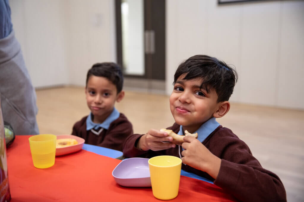 Image of two children eating breakfast.